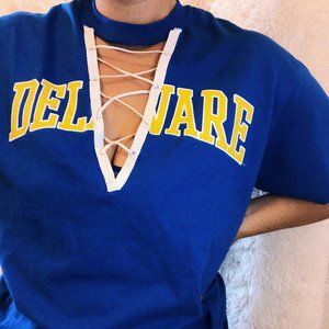 Delaware V-Neck Lace Up College T-Shirt medium